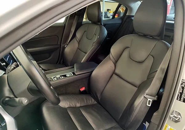 Volvo S60 cena 119900 przebieg: 56952, rok produkcji 2020 z Przedbórz małe 781